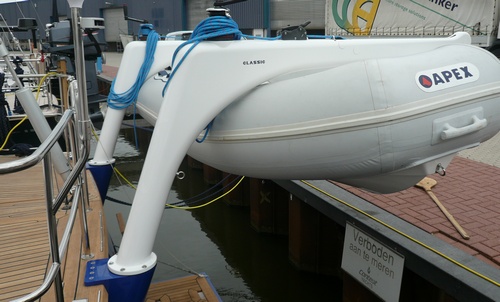 Gruette  in carbonio da installare su barche e per sollevare tender
